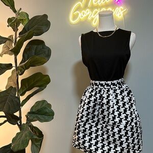 Hounds Tooth Skirt (skirt only) 
Like new condition!